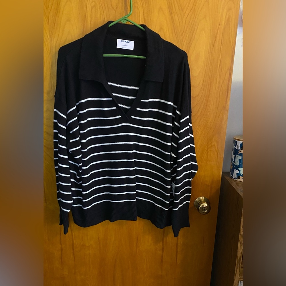 Old Navy Black and White V-Neck Sweater